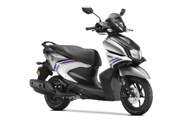 Yamaha RayZR Hybrid white front right side static in studio