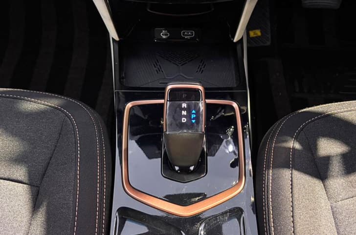 Mahindra XUV 3XO EV centre console 