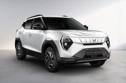 mahindra xuv 3xo ev everest white