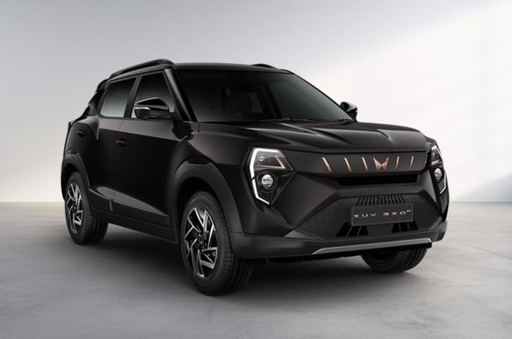 mahindra xuv 3xo ev stealth black