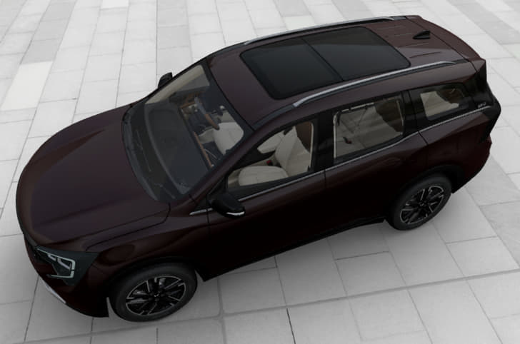 Mahindra XUV 7XO