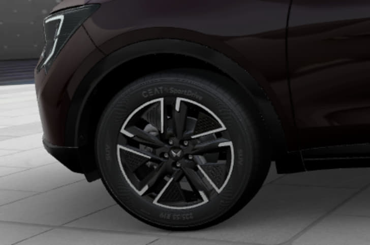Mahindra XUV 7XO
