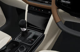 Mahindra XUV 7XO