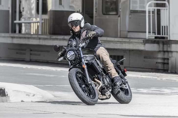 Kawasaki Eliminator 500 cornering shot