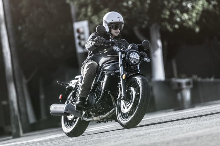 Kawasaki Eliminator 500 left corner shot