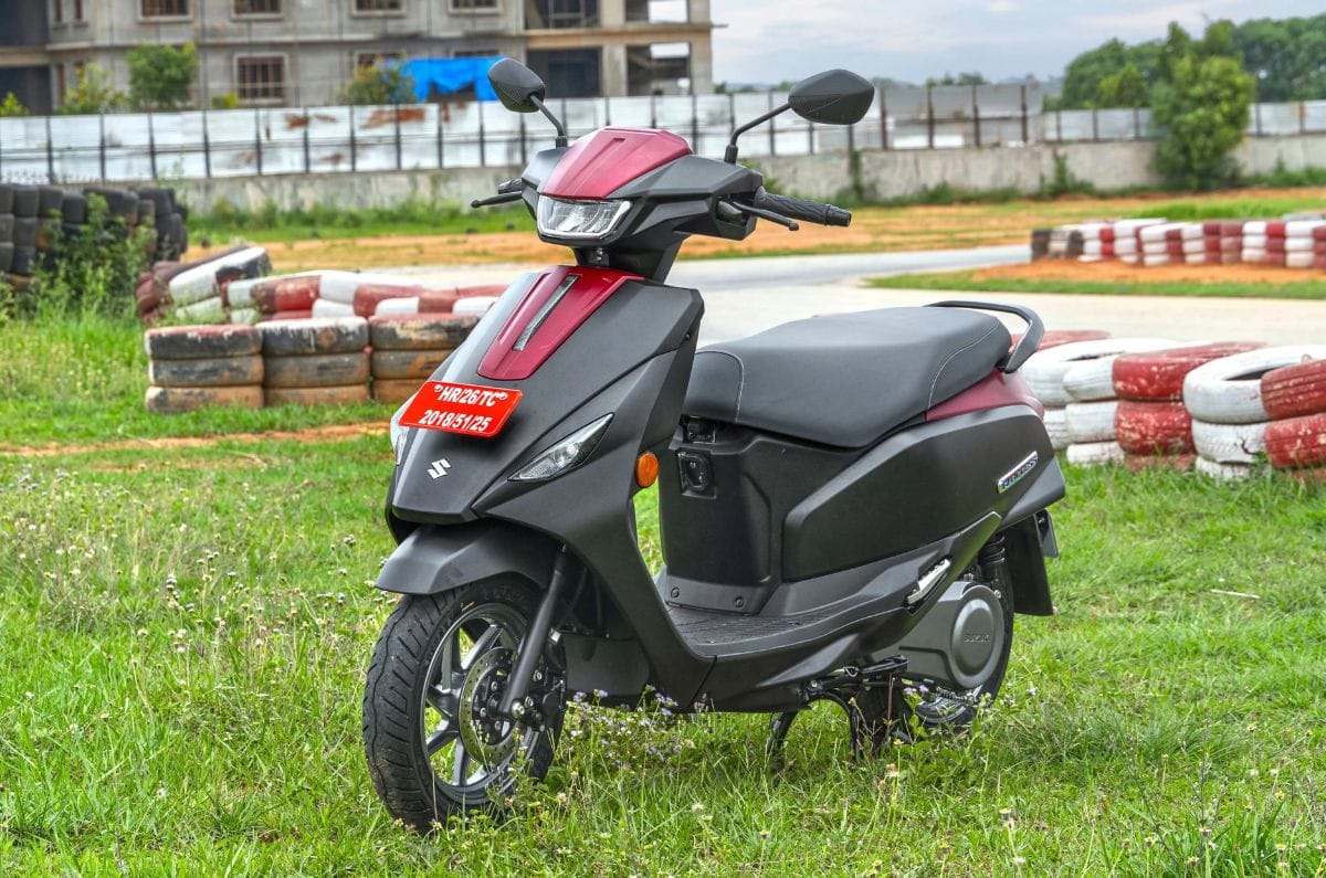 Suzuki e-Access colours image gallery