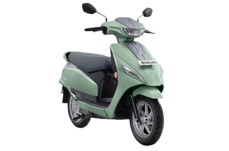 Suzuki e-Access green front right side static in studio