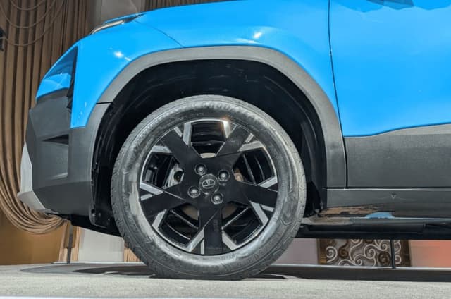 Tata Punch facelift alloy wheels
