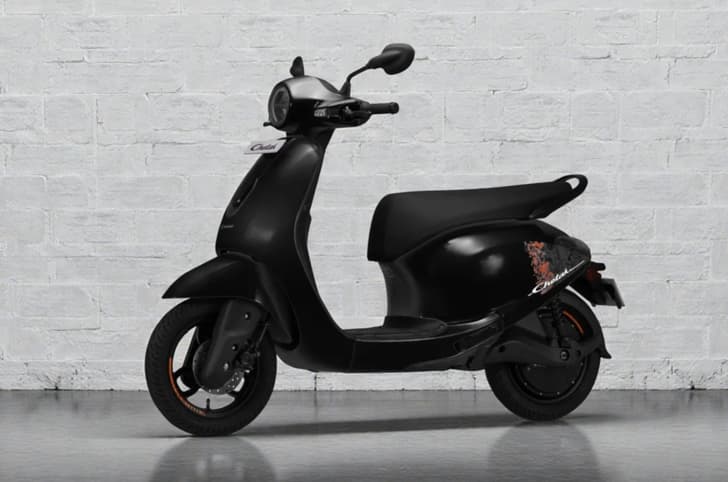 Chetak C2501 front three quarter black