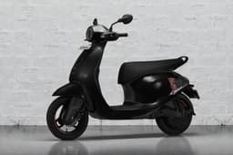 Chetak C2501 front three quarter black