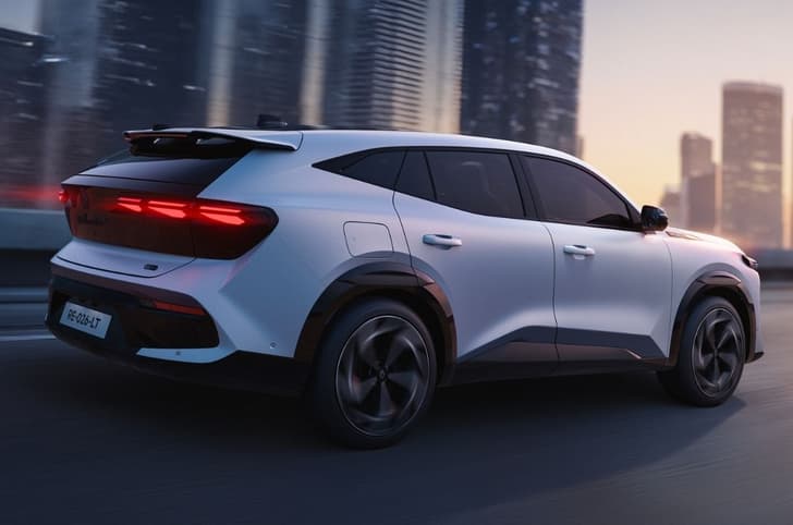 Renault Filante rear quarter tracking