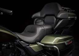 Close up image of the rider and pillion seats on the Street Glide Limited
