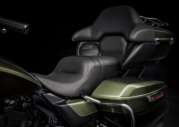 Close up image of the rider and pillion seats on the Street Glide Limited