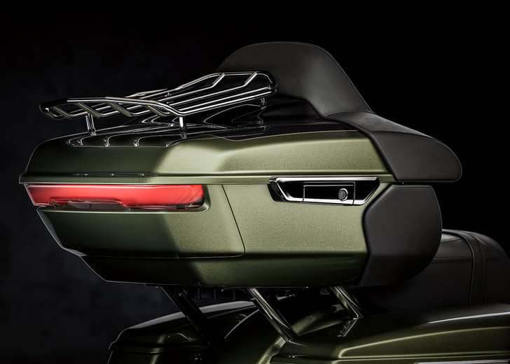 Close up image of the rear luggage box on the Street Glide Limited