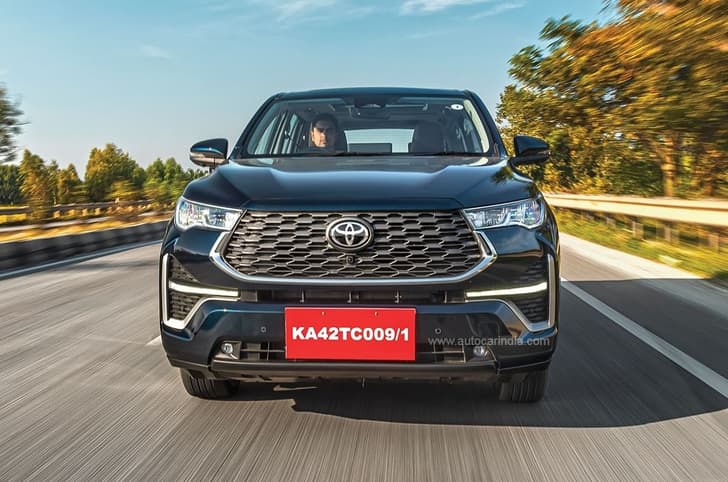 Toyota Innova Hycross front tracking