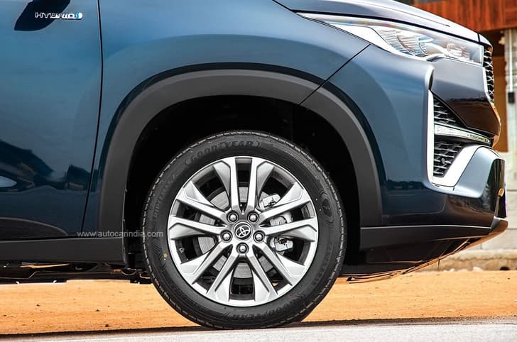 Toyota Innova Hycross alloy wheel
