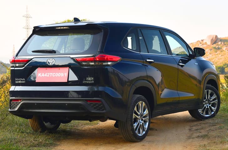 Toyota Innova Hycross rear quarter static