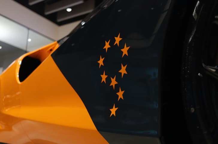 McLaren MCL38 Celebration Edition Artura 9 stars