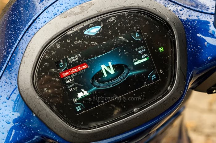 Close up image of the TFT screen on the Bajaj Chetak 3501