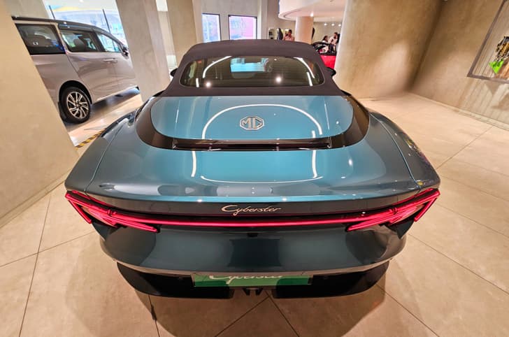 MG Cyberster bootlid 