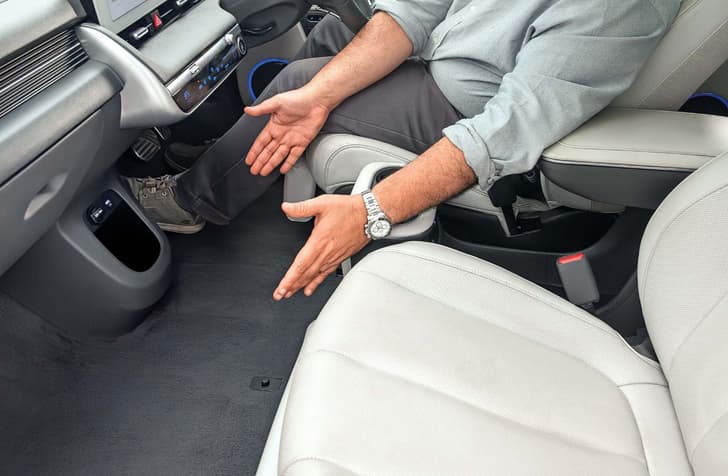 Hyundai Ioniq 5 front foot space