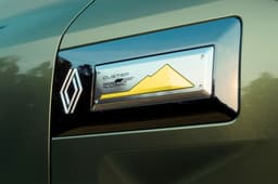 2026 Renault Duster fender badge 