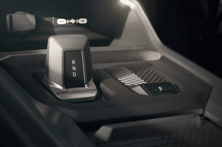 2026 Renault Duster gear selector