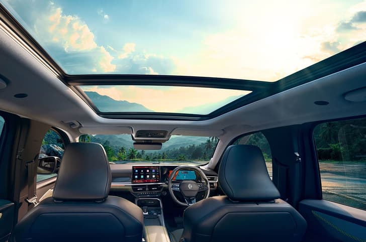 2026 Renault Duster panoramic sunroof