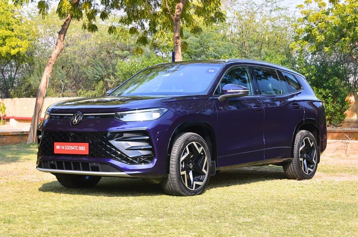 2026 Volkswagen Tayron front left side