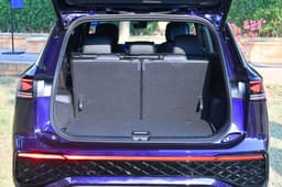 2026 Volkswagen Tayron boot with third row up