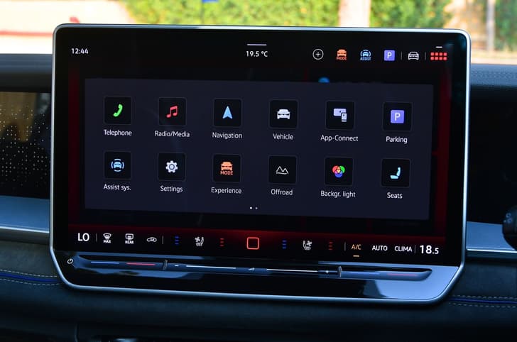 2026 Volkswagen Tayron 15 inch infotainment touchscreen