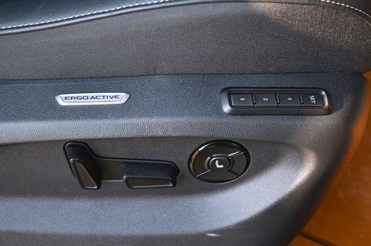 2026 Volkswagen Tayron front seat power adjust and memory