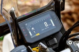 Close up of the TFT screen on the Xpulse 210