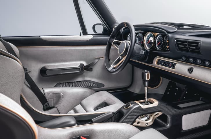 Singer DLS Turbo Sorcerer in studio