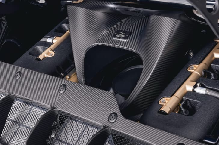 Singer DLS Turbo Sorcerer in studio