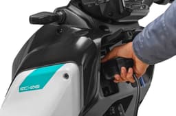 Yamaha EC06 charging port