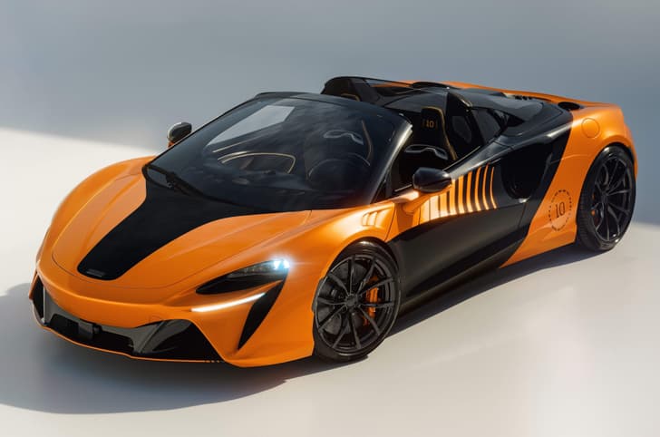 McLaren Artura Spider MCL39 Championship Edition in studio