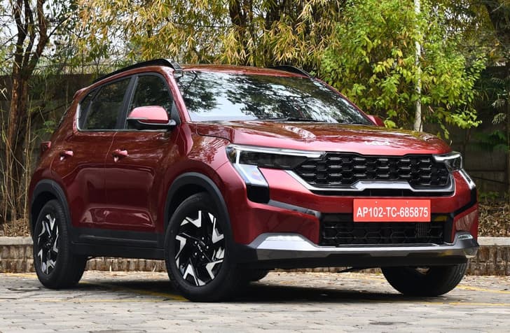 Kia Sonet front quarter static