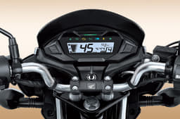 Detail image of the digital console on the Shine 125 Limited Edition