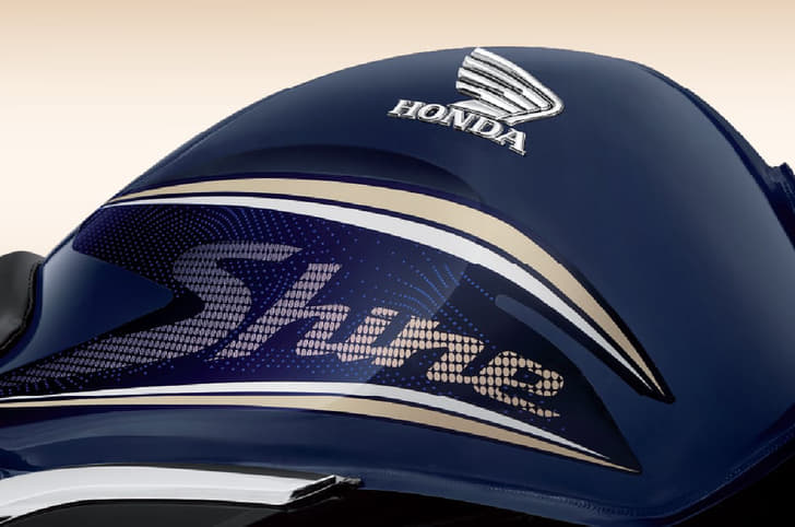 Detail image of the tank graphics on the Shine 125 Limited Edition