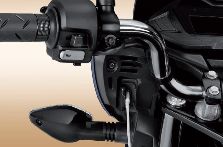 Detail image of the left hand switchgear and charging port on the Shine 125 Limited Edition