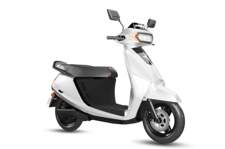 Kinetic DX in White studio shot