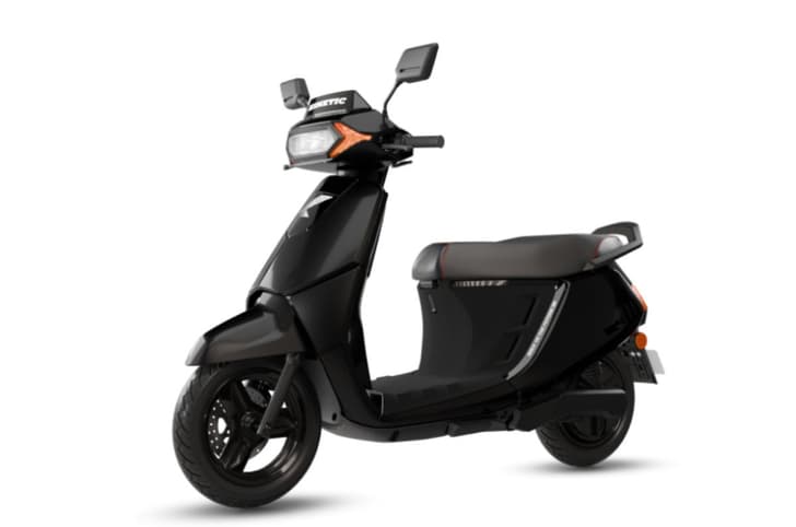 Kinetic DX in Black studio shot