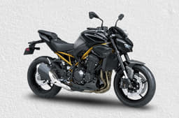 Kawasaki Z900 studio image