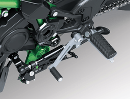 Close up of Kawasaki Z900 gear lever