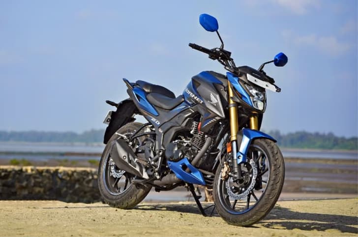 Honda Hornet 2.0 front three quarter