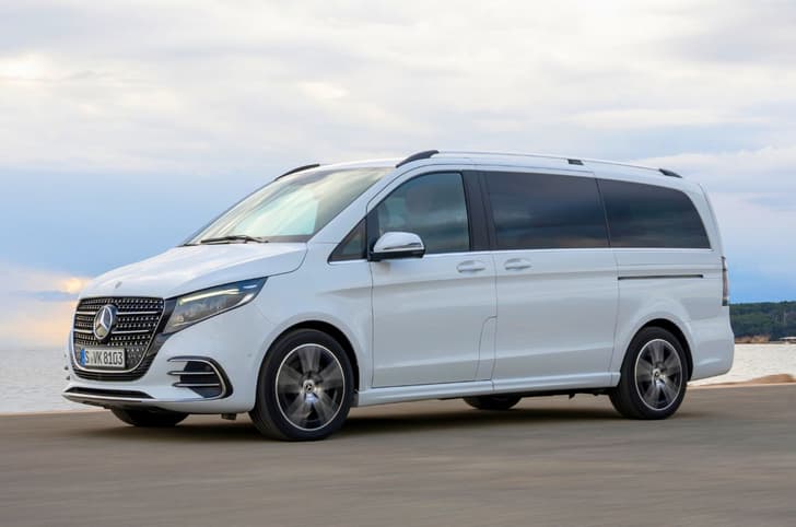 Mercedes-Benz V-Class driving
