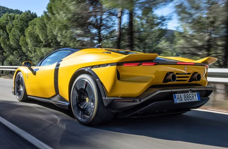 Ferrari 849 Testarossa rear quarter tracking