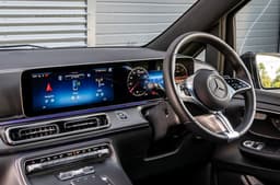 Mercedes-Benz V-Class screens