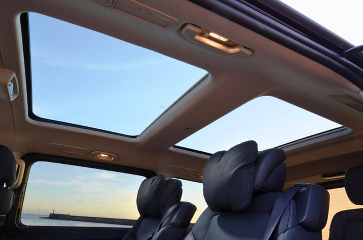 Mercedes-Benz V-Class dual sunroofs